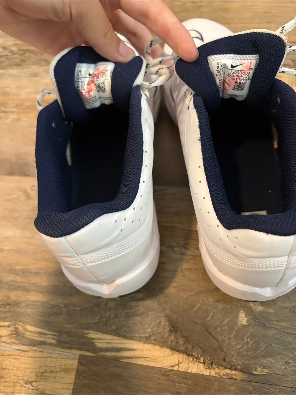 Nike Womens White and Navy Softball Cleats